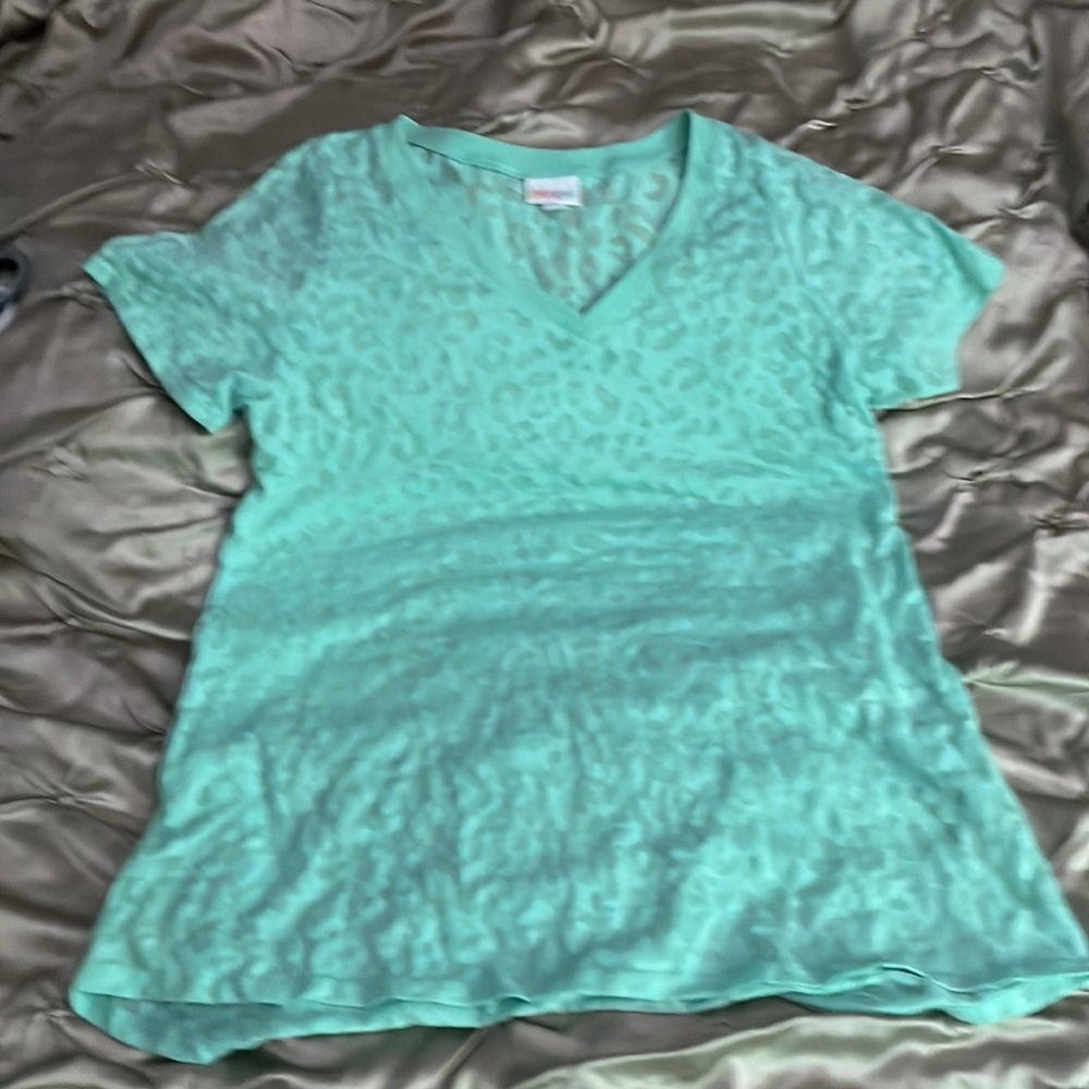 LulaRoe Medium tee shirt